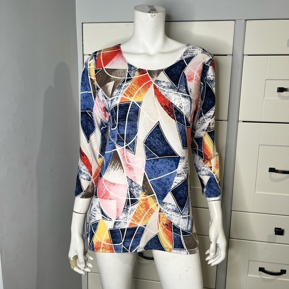 Julia Divina. Stretch. small. Made in Canada. Patterned three-quarter sleeve.
